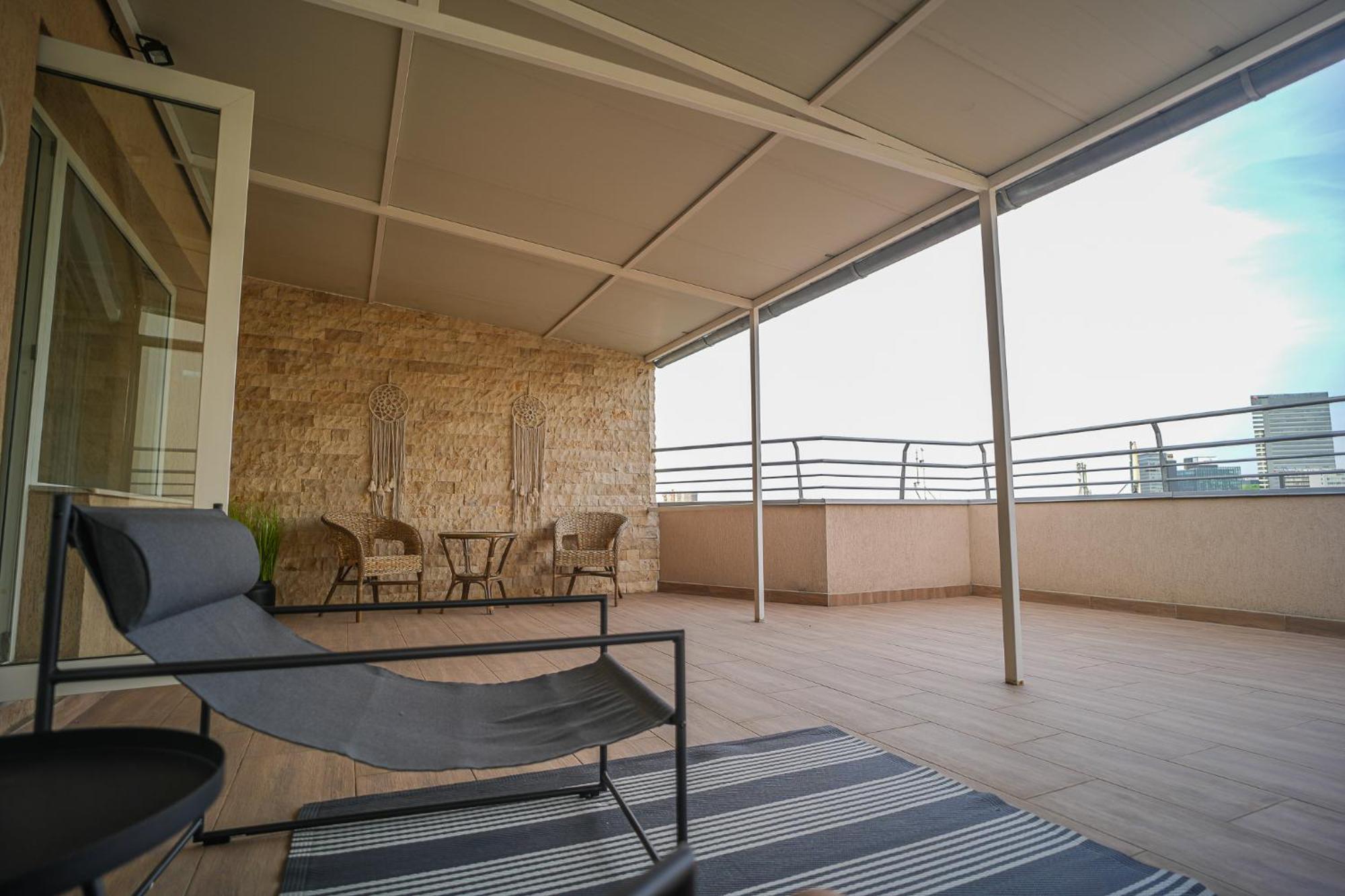 Penthouse With Huge Rooftop Terrace & City View بوخارست المظهر الخارجي الصورة